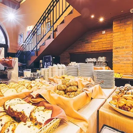 Corvin Szálloda Gyula