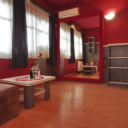 Corvin 3* גיולה